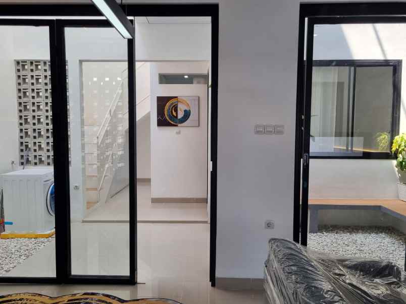 rumah cantik modern siap huni tepat di belakang uii