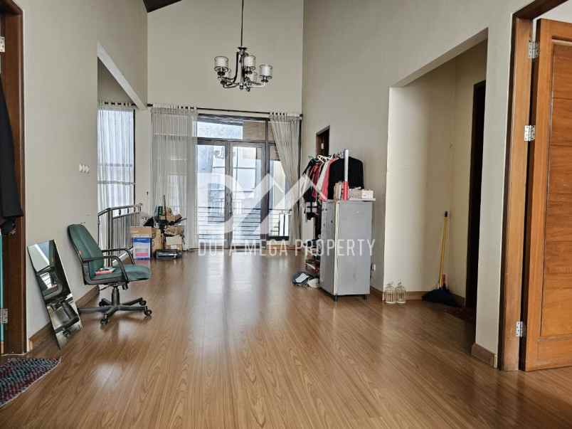 rumah cantik semi furnished di nusa loka bsd