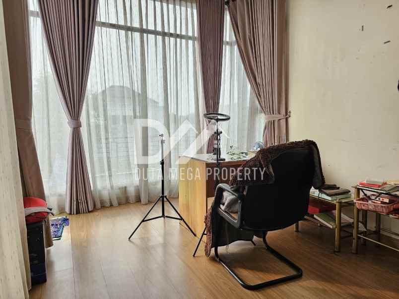 rumah cantik semi furnished di nusa loka bsd