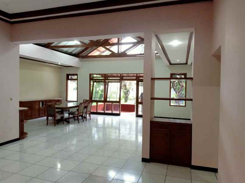 rumah classic jalan utama r e martadinata jalan riau