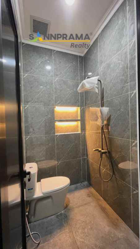 rumah cluster 2 5 lantai kebagusan jakarta selatan