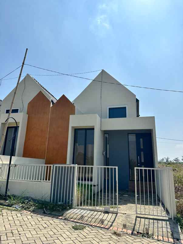 rumah dengan desain villa