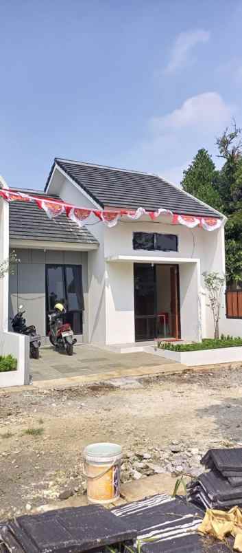 rumah dengan flafond 4 m di mustika jaya bekasi