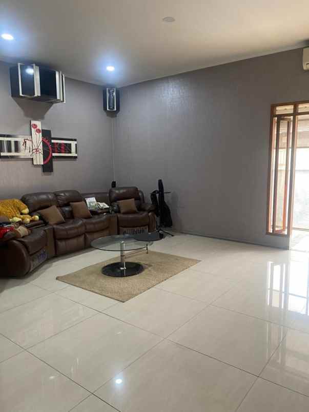 rumah di kawasan elit di singgasana pradana bandung