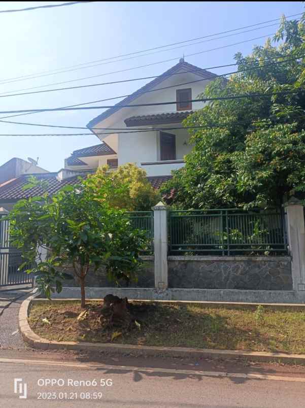 rumah di pondok kelapa