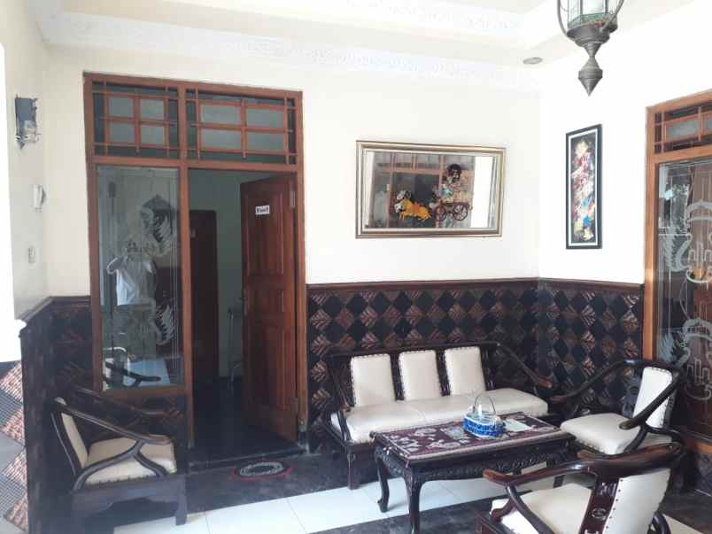 rumah etnik jawa di tengah kota yogyakarta