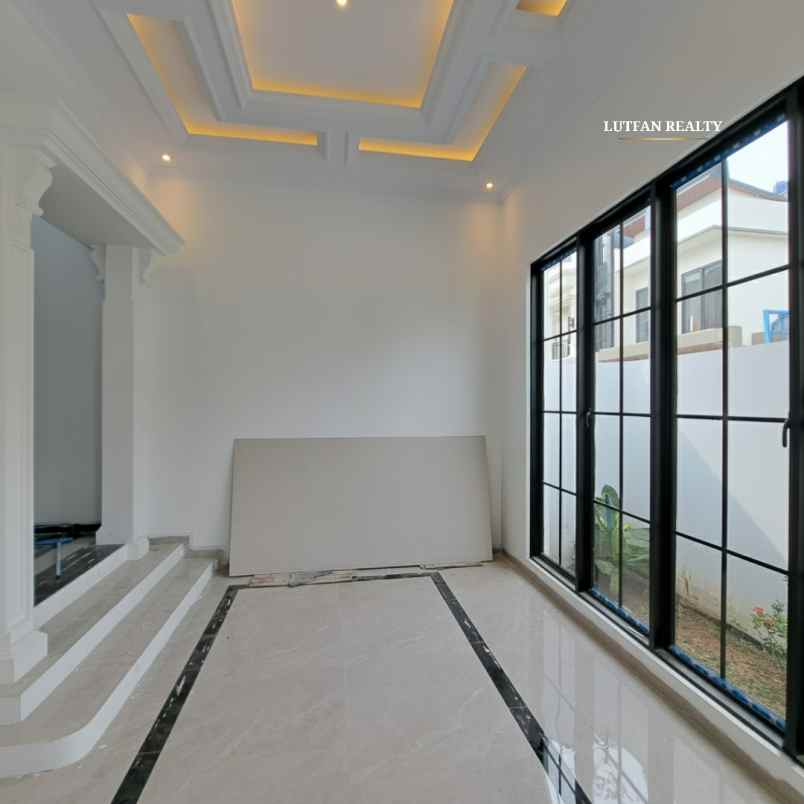 rumah european classic dalam komplek