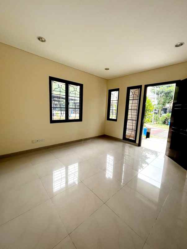 rumah hook 2 lantai di savia nusaloka bsd tangsel