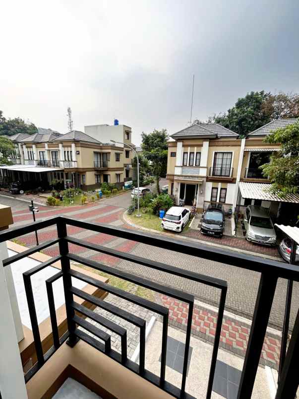 rumah hook 2 lantai di savia nusaloka bsd tangsel