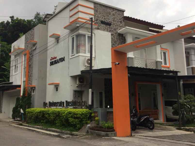 rumah induk dan kost exlusive full furnish dekat uii