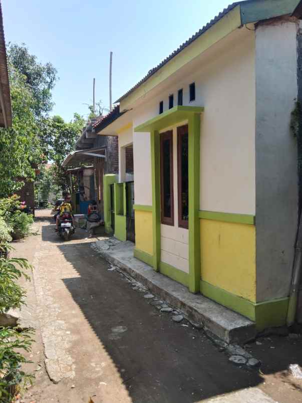 rumah kampung siap huni dan strategis