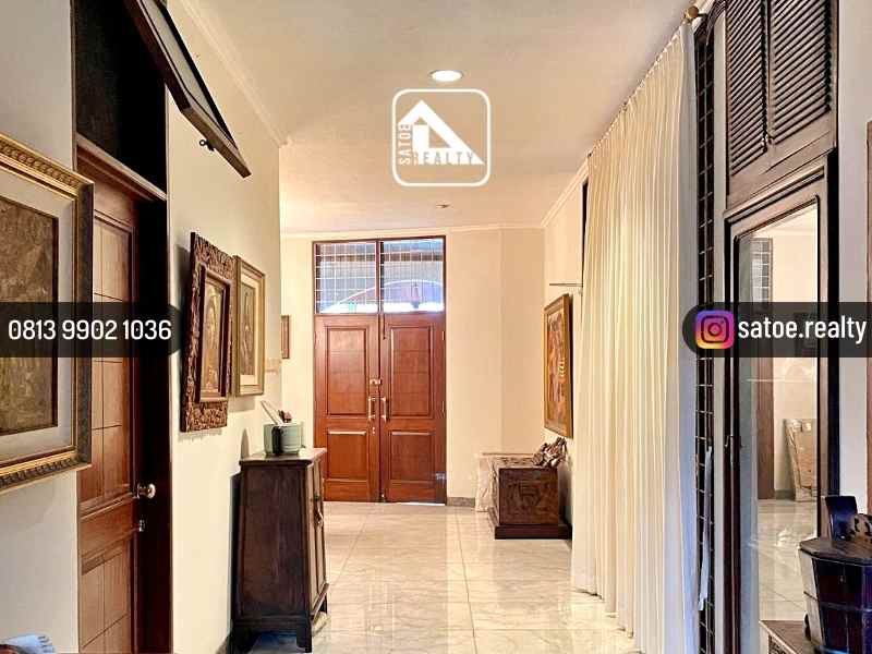 rumah klasik terawat di area premium pondok indah