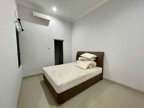 rumah luas semi furnished dekat kampus ukrim