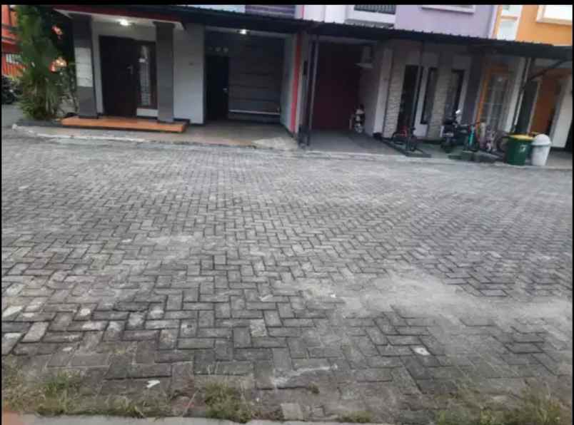 rumah manis minimalis di bintara pondok kopi