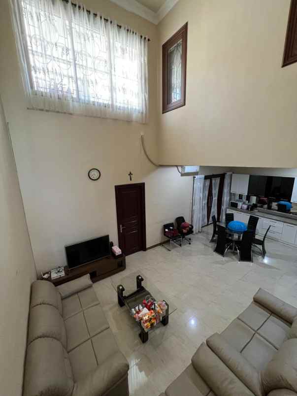 rumah manyar kertoadi regency surabaya lt 240m2 murah