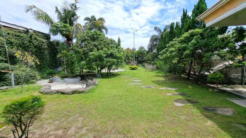 rumah mewah bagus di jalan balowerti kota kediri shm