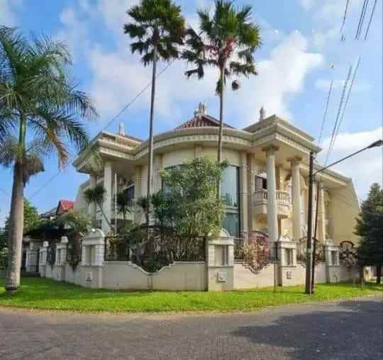 rumah mewah classic hook di perum elit pbi