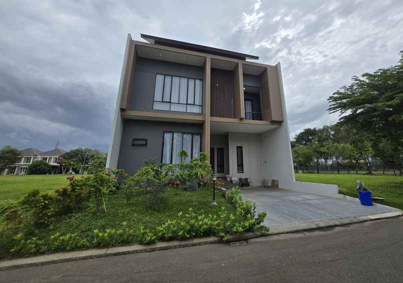 rumah mewah fully furnish di suvarna sutera tangerang