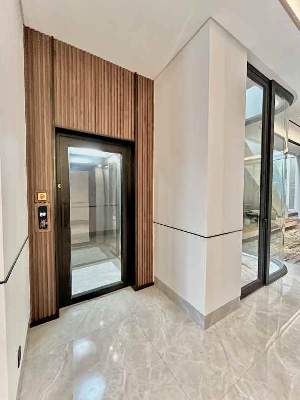 rumah mewah graha famili family full perabot lift kpr