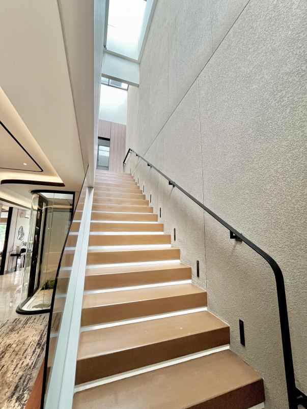 rumah mewah graha famili family full perabot lift kpr