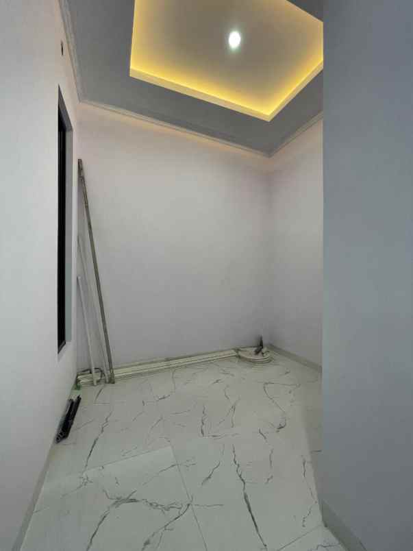 rumah mewah jagakarsa jakarta selatan pinggir jalan