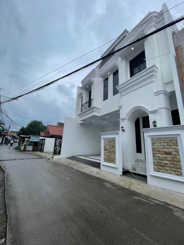 rumah mewah jagakarsa jakarta selatan pinggir jalan