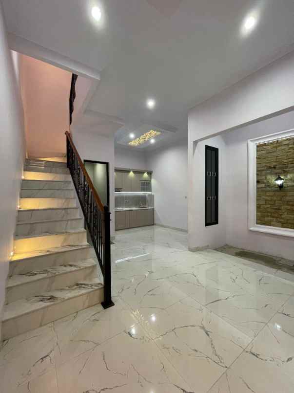 rumah mewah jagakarsa jakarta selatan pinggir jalan