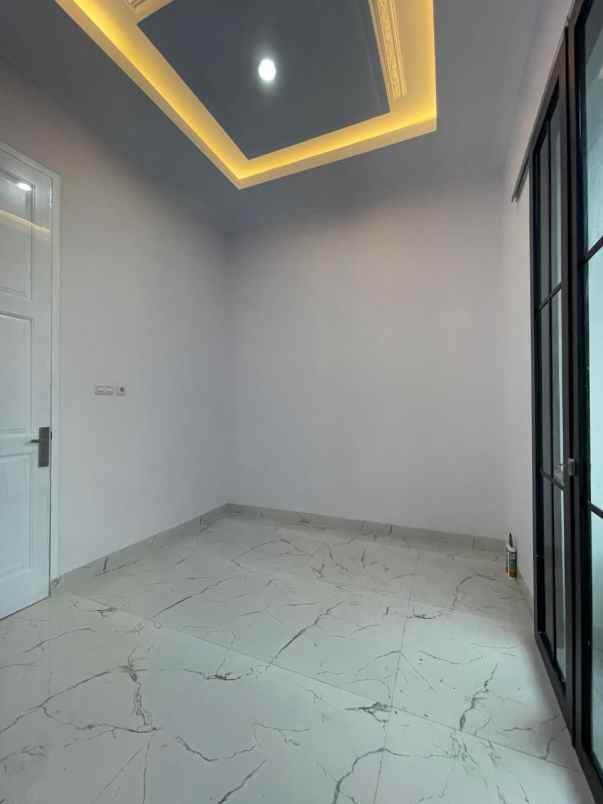 rumah mewah jagakarsa jakarta selatan pinggir jalan