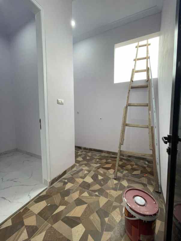 rumah mewah jagakarsa jakarta selatan pinggir jalan