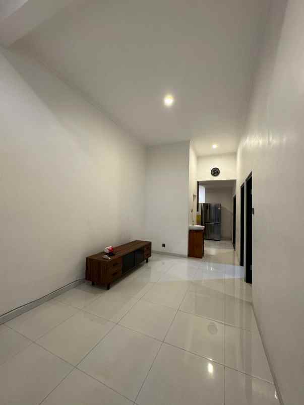 rumah minimalis modern lokasi dekat exit tol sawojajar