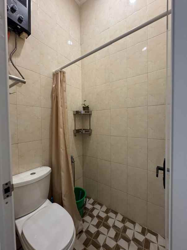 rumah minimalis modern lokasi dekat exit tol sawojajar