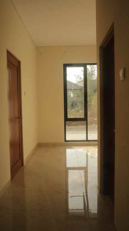 rumah modern kontemporer dekat uii