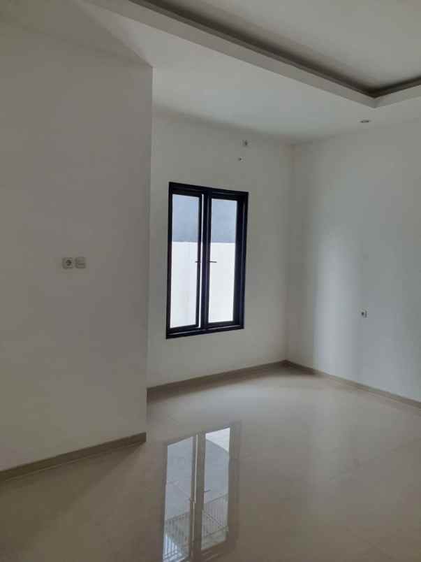 rumah nirwana eksekutif hadap utara