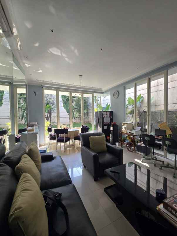 rumah pakuwon indah vbr 2 hdp selatan