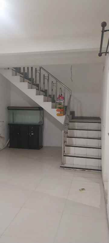 rumah raya nginden 3 lantai lebar 12