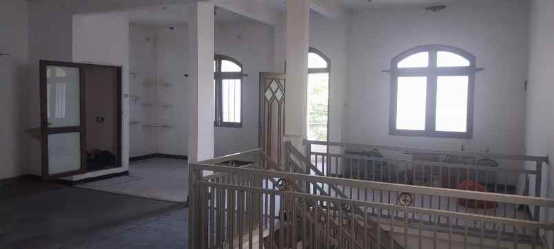 rumah raya nginden 3 lantai lebar 12