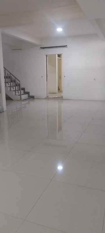 rumah raya nginden 3 lantai lebar 12