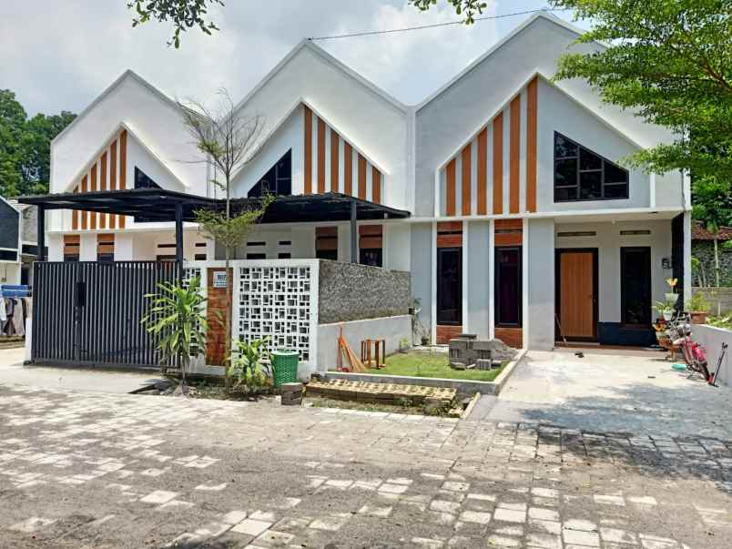 rumah scandinavian dekat calon exit tol manisrenggo