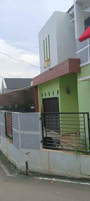 rumah second 2 lantai di rangkapan jaya depok