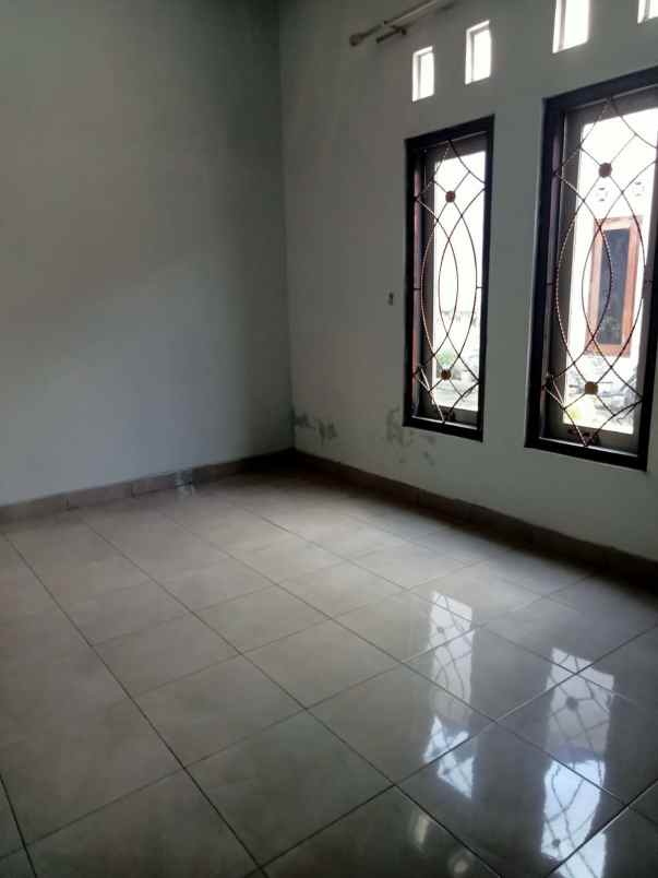 rumah second kondisi bagus lokasi premium di kalasan