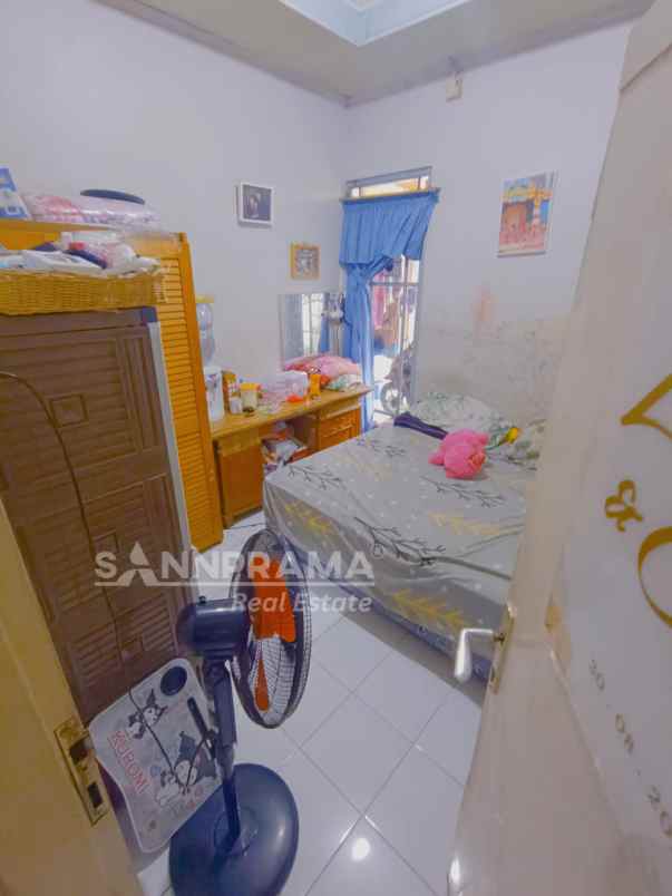 rumah second selangkah tol desari di komplek bdn depok