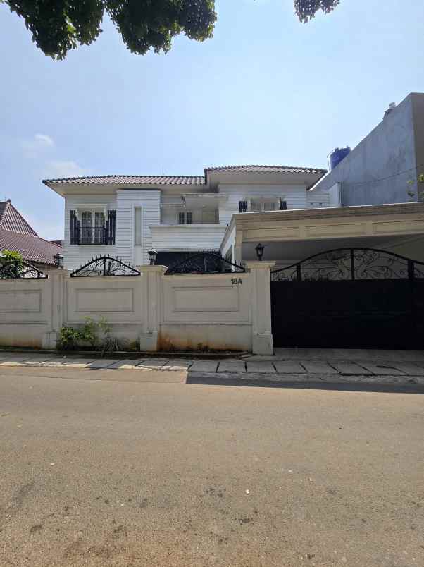 rumah secondary dengan private pool di cipayung