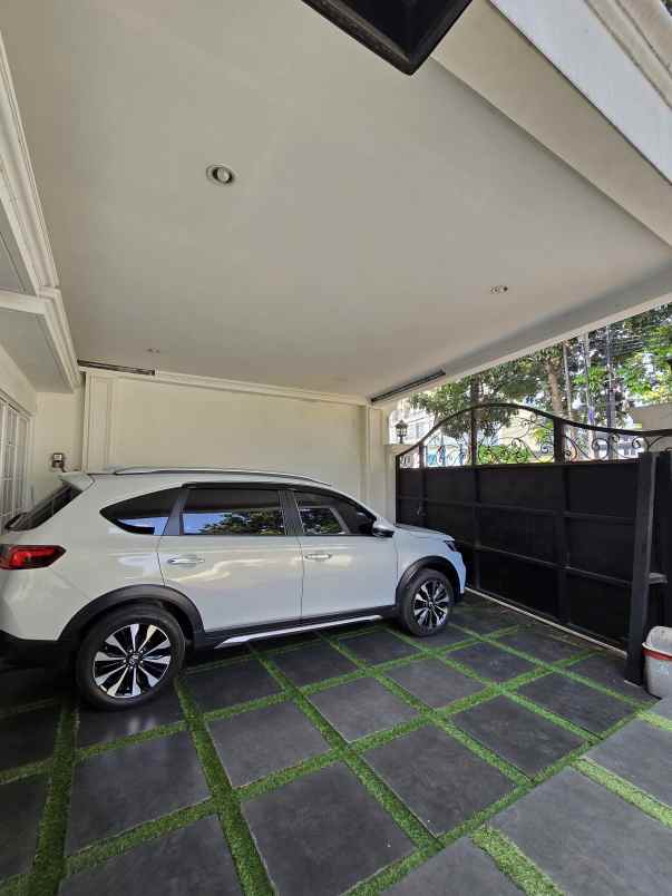 rumah secondary dengan private pool di cipayung