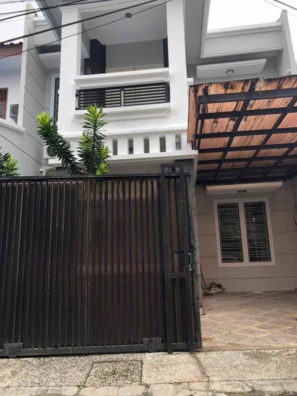 rumah semi furnished 100 m ke jln raya kebayoran lama