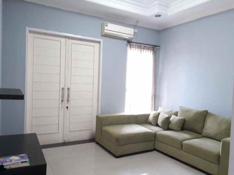 rumah semi furnished 100 m ke jln raya kebayoran lama