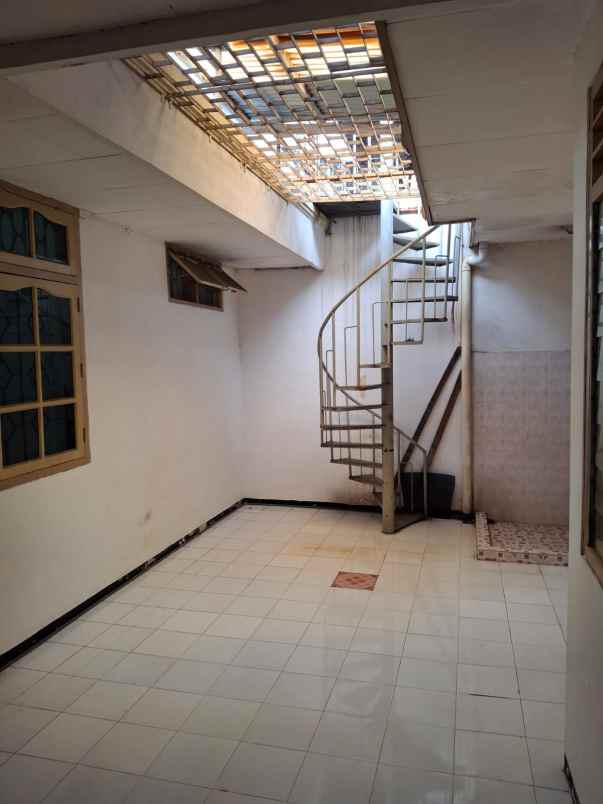 rumah siap huni darmo harapan row jalan 2 5 mobil