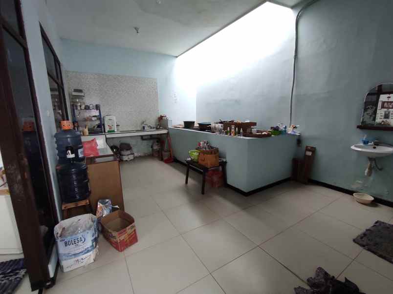 rumah siap huni lebak row jalan 2 mobil 2 lantai