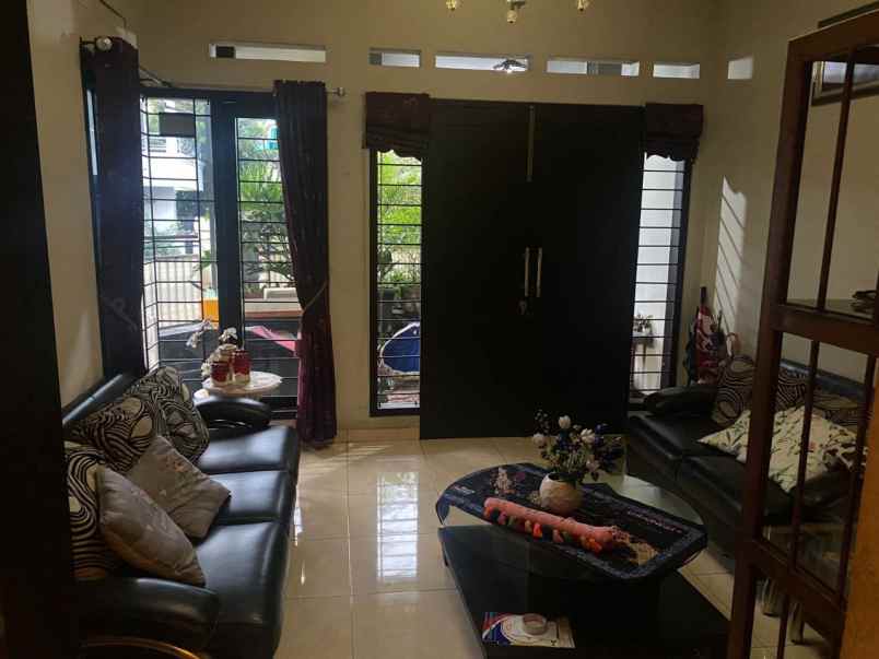 rumah strategis bonus ruko pinggir jalan jakarta timur