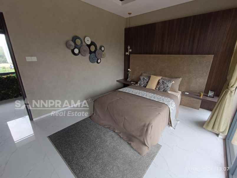 rumah strategis pinggir jalan dekat akses tol