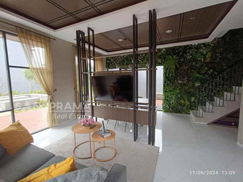 rumah strategis pinggir jalan dekat akses tol